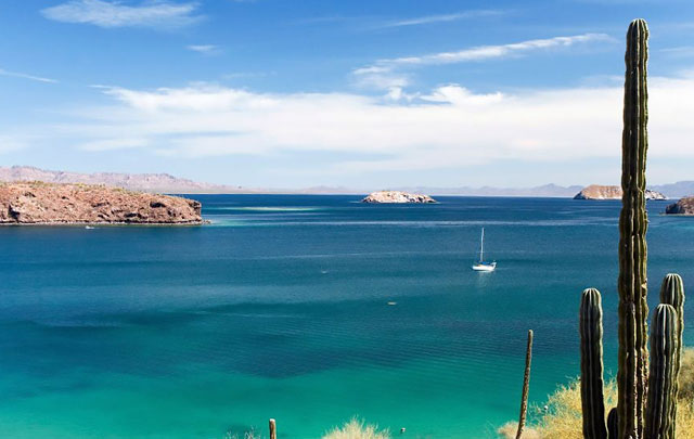 Juncalito Beach in Loreto